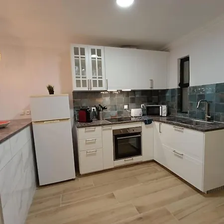 - Sun, Pool And Marina View! *